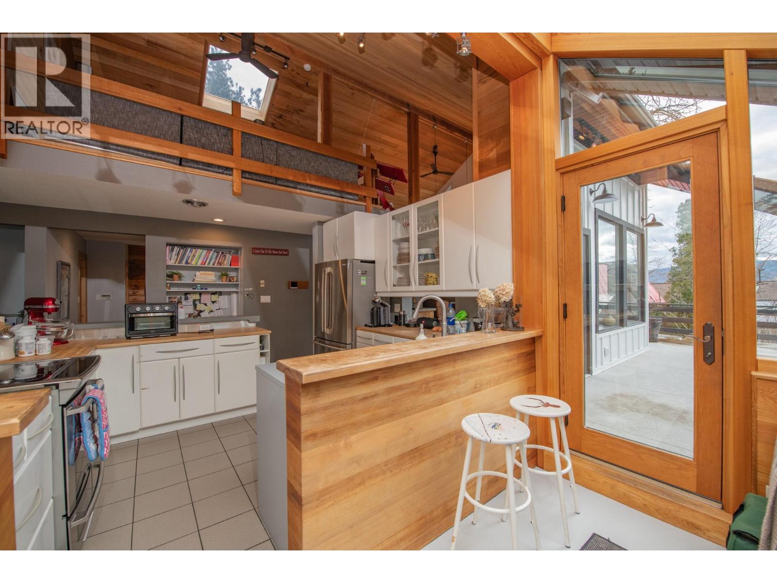 13804 Ponderosa Way, Coldstream, British Columbia  V1B 1A4 - Photo 13 - 10357157