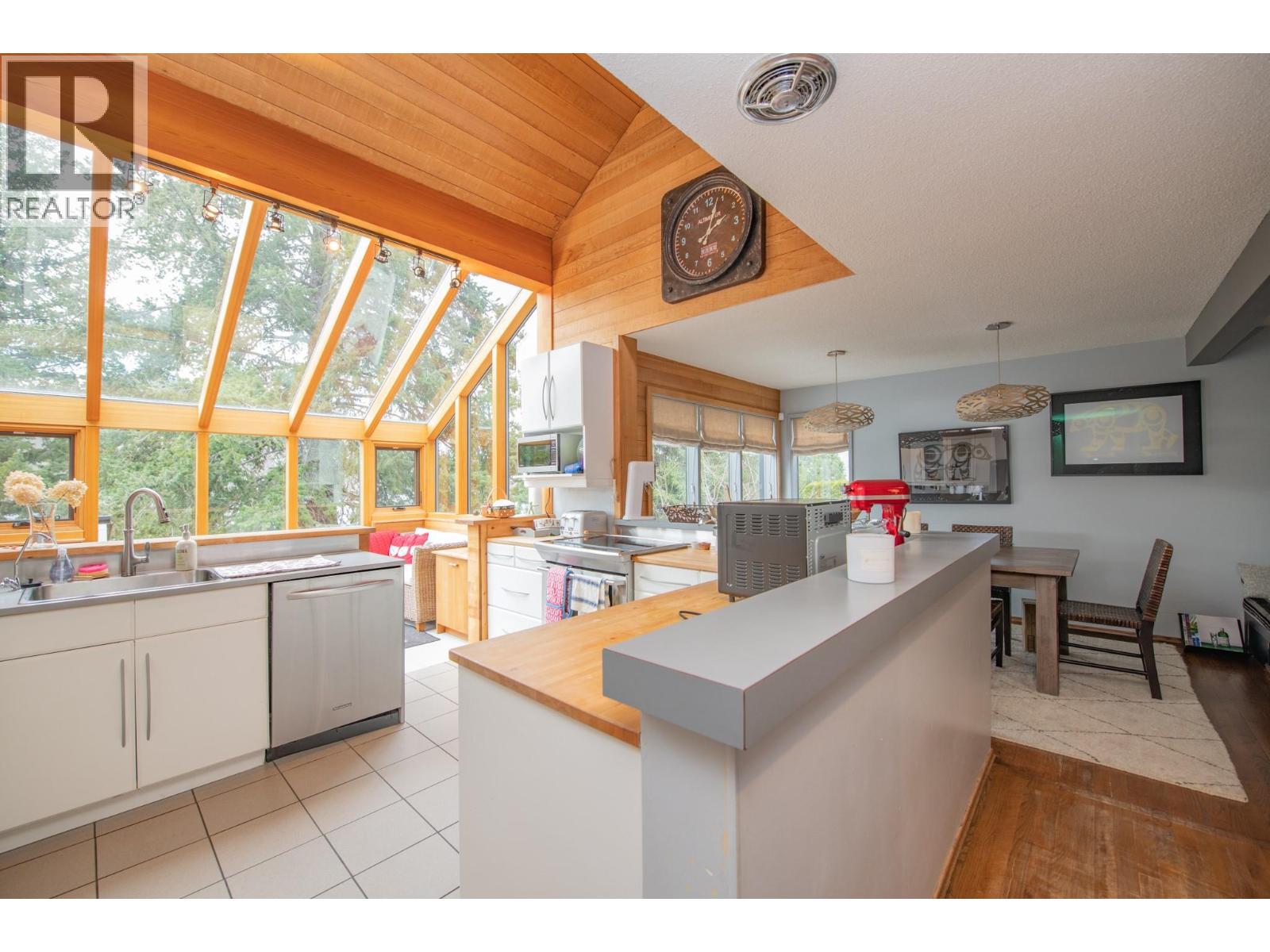 13804 Ponderosa Way, Coldstream, British Columbia  V1B 1A4 - Photo 14 - 10357157