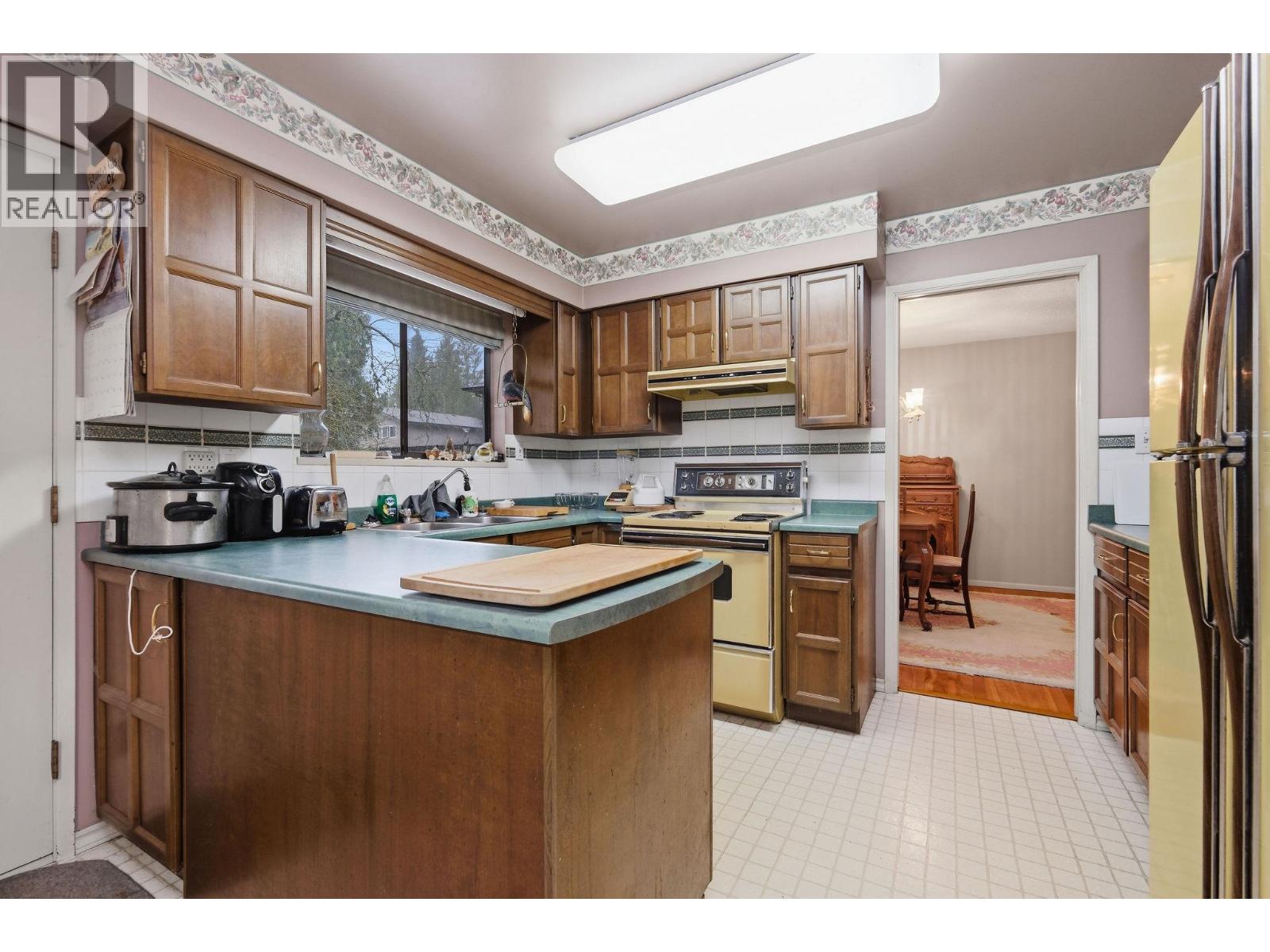 8285 Burnlake Drive, Burnaby, British Columbia  V5A 3L1 - Photo 8 - R3110397