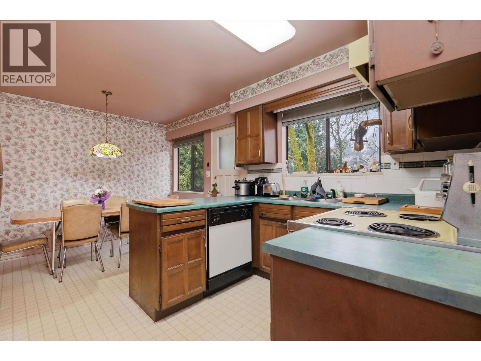 8285 Burnlake Drive, Burnaby, British Columbia  V5A 3L1 - Photo 7 - R3110397