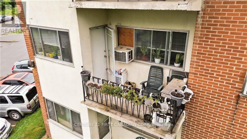 201 - 1174 Hamilton Road E, London East, Ontario  N5W 1A9 - Photo 12 - X12992090