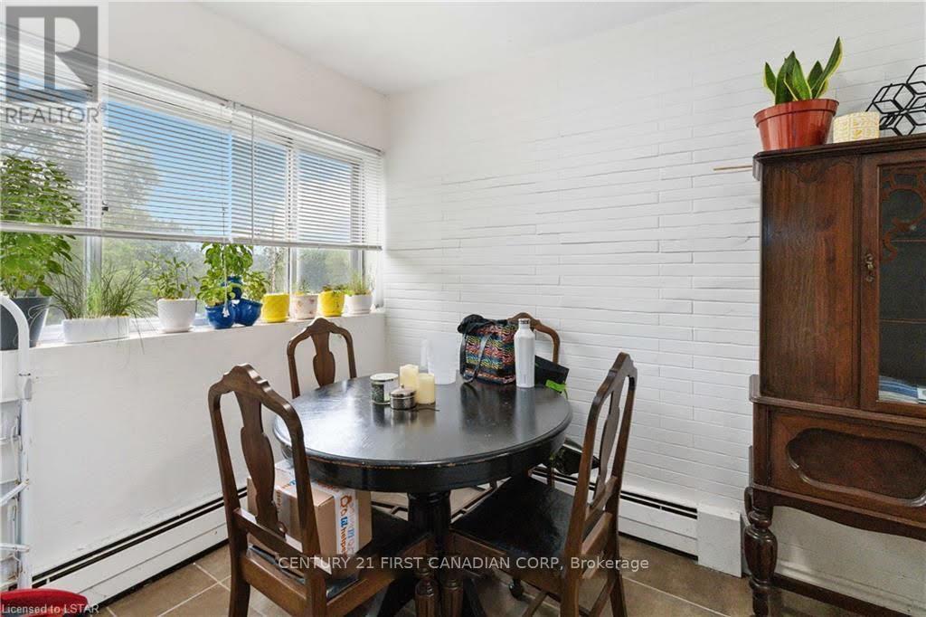 201 - 1174 Hamilton Road E, London East, Ontario  N5W 1A9 - Photo 2 - X12992090