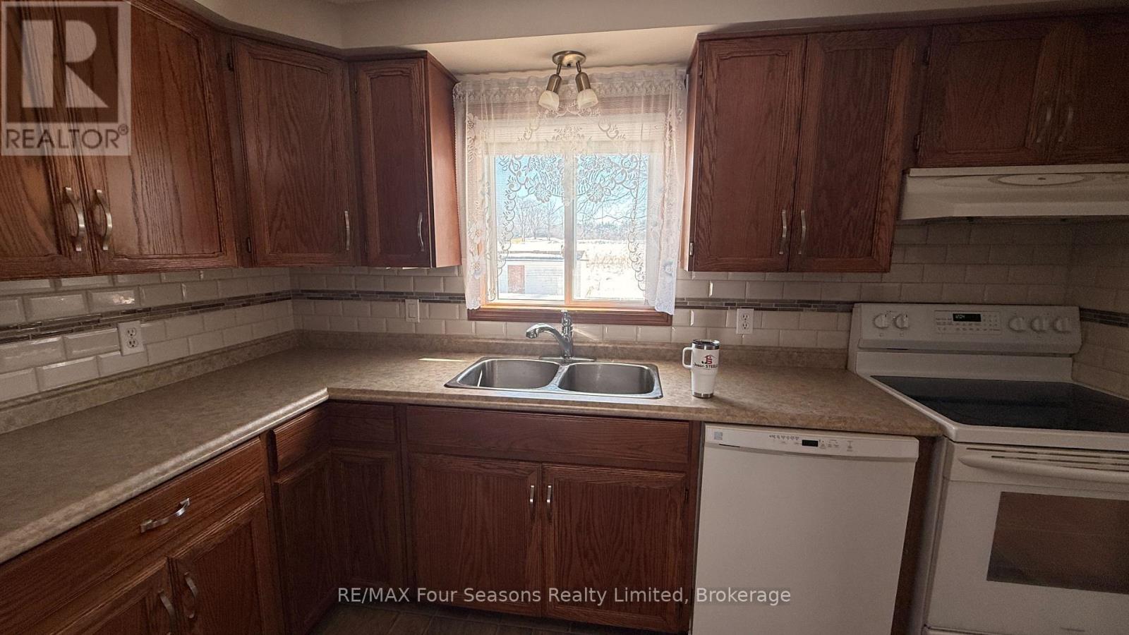 317 Bricker Street, Saugeen Shores, Ontario  N0H 2C1 - Photo 13 - X12847768