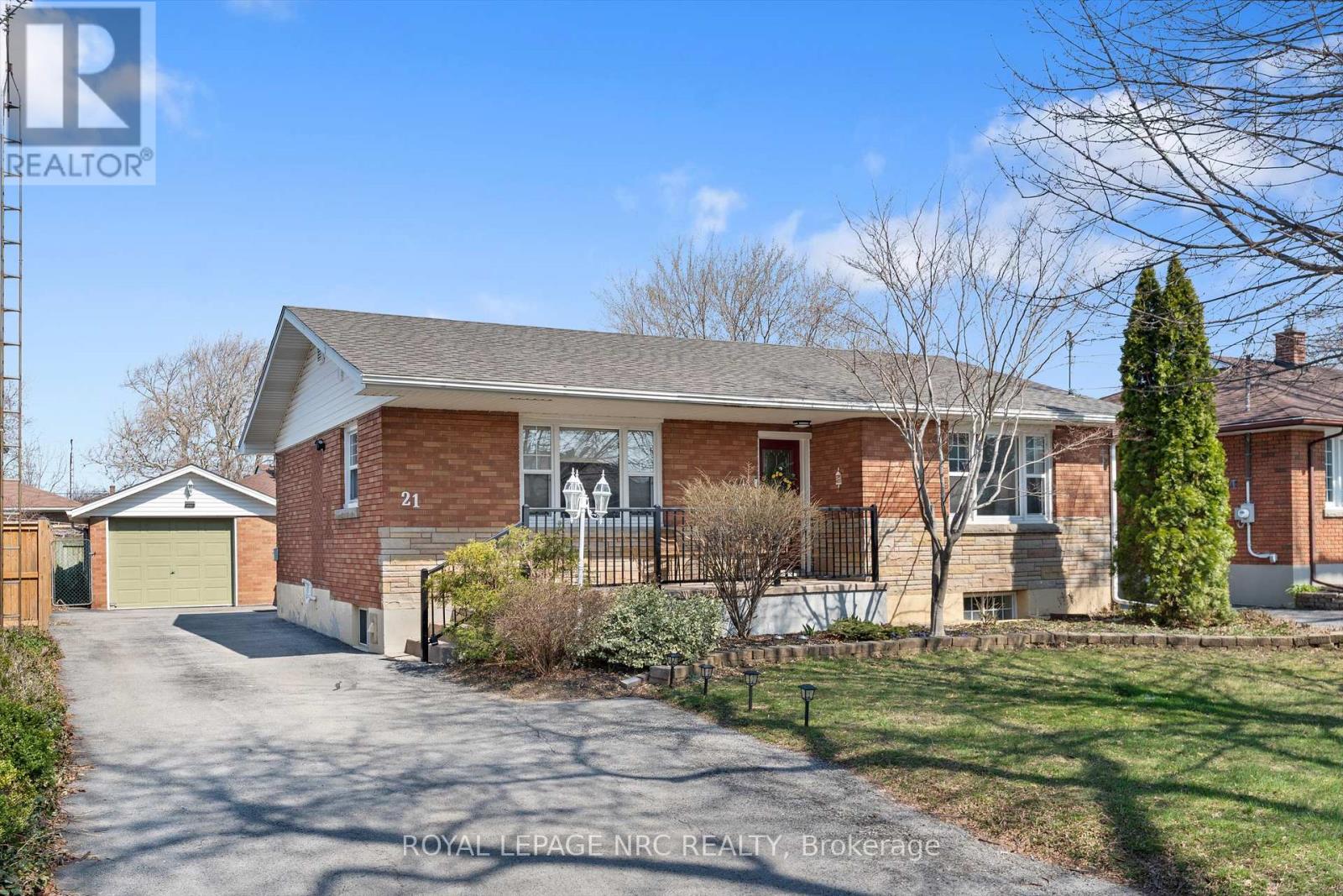 21 CHALMERS STREET, St. Catharines, Ontario