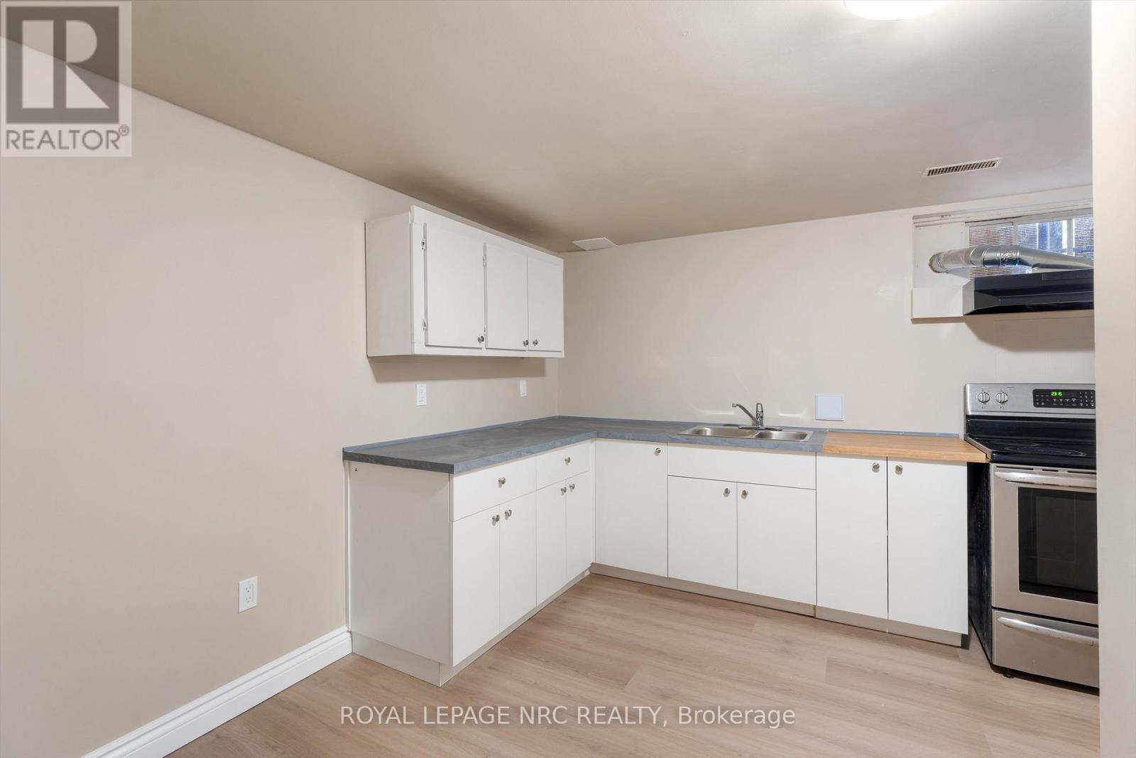 21 Chalmers Street, St. Catharines, Ontario  L2M 5C7 - Photo 11 - X12992104