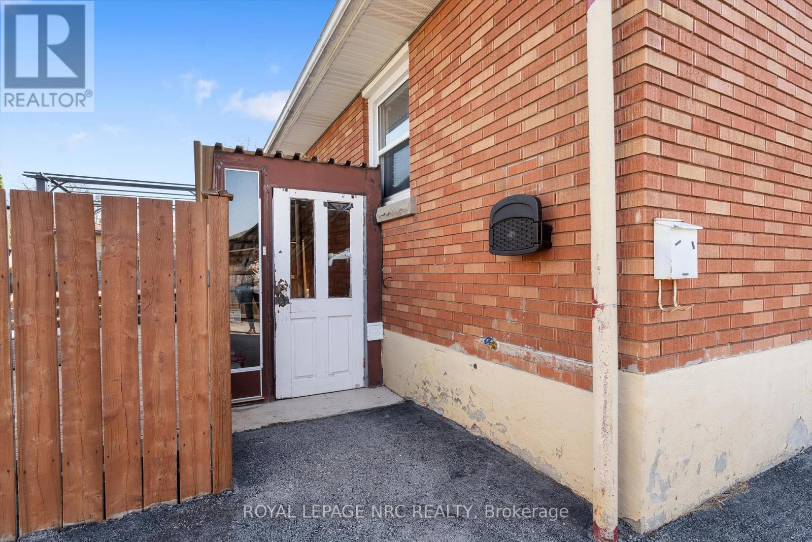 21 Chalmers Street, St. Catharines, Ontario  L2M 5C7 - Photo 2 - X12992104