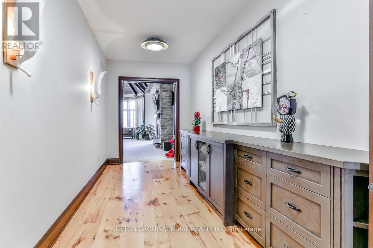 66 Scotch Valley Drive, King, Ontario  L7B 1L9 - Photo 9 - N12984392