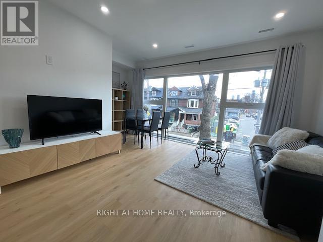 Unit #3 Second Floor - 674 Manning Avenue, Toronto, Ontario  M6G 2W4 - Photo 3 - C12957758