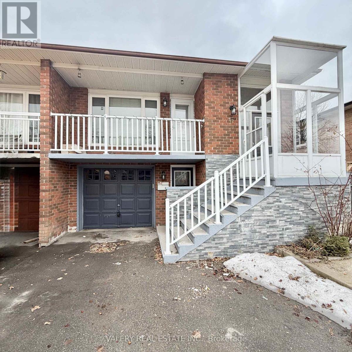 72 Dantek Court, Brampton, Ontario  L6V 3T4 - Photo 10 - W12954180