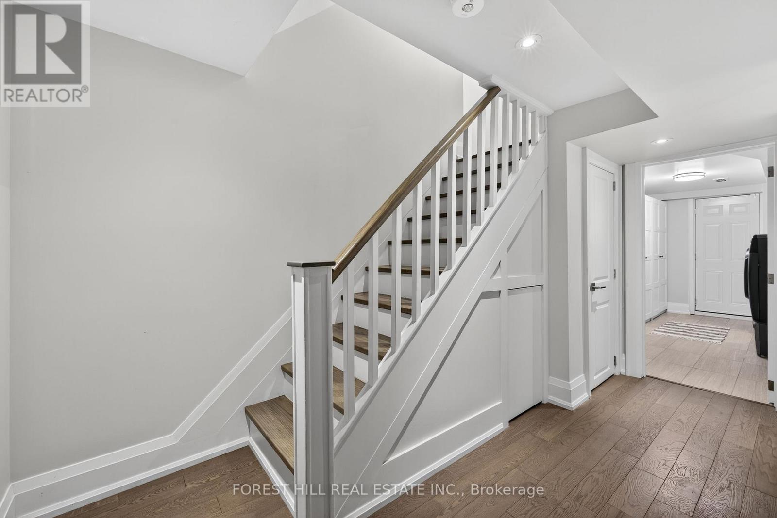 101 BOMBAY AVENUE Toronto (Lansing-Westgate), ON M3H 1C1