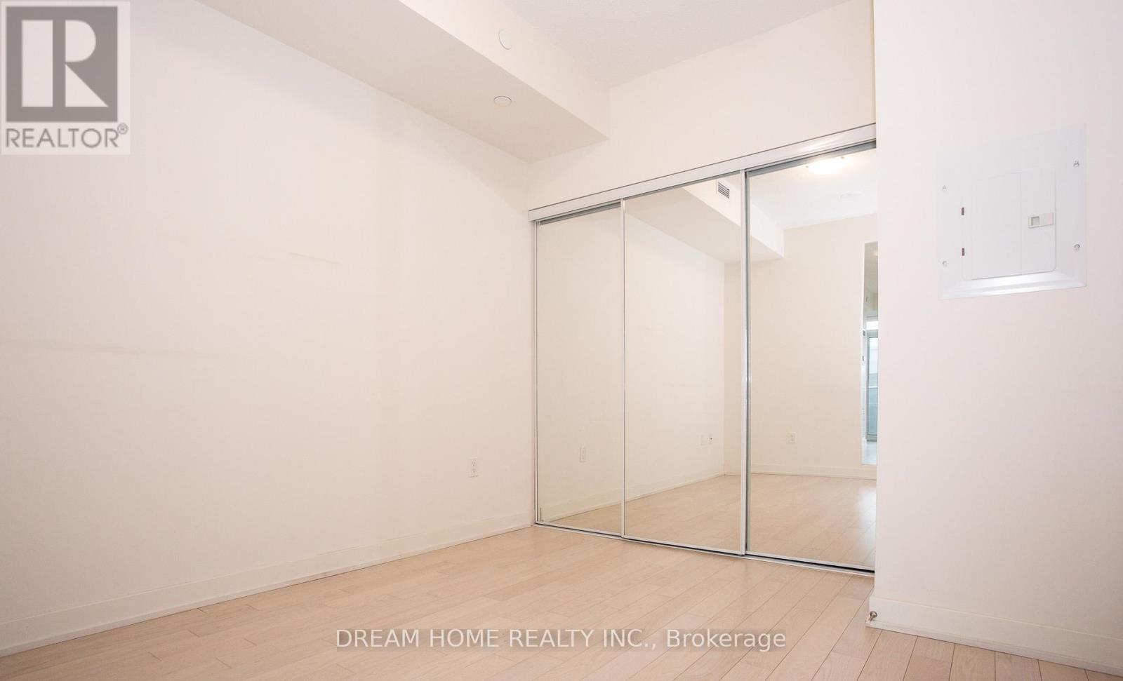 816 - 330 Richmond Street W, Toronto, Ontario  M5V 1X2 - Photo 4 - C12992228