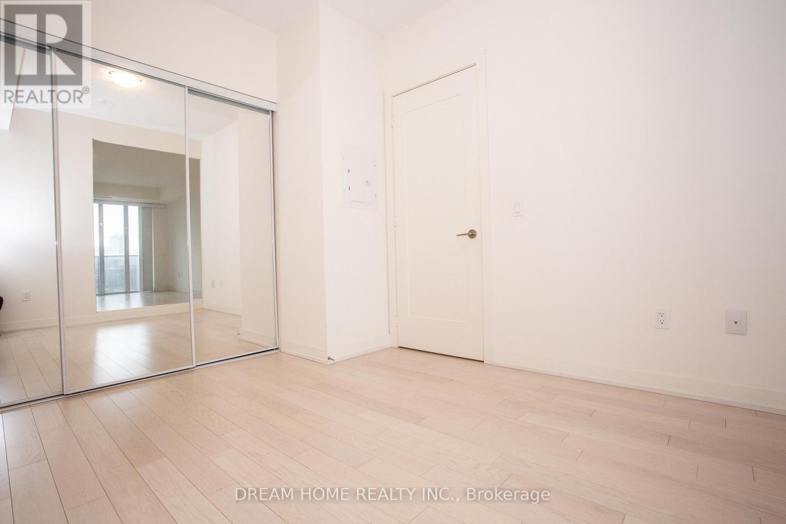 816 - 330 Richmond Street W, Toronto, Ontario  M5V 1X2 - Photo 5 - C12992228