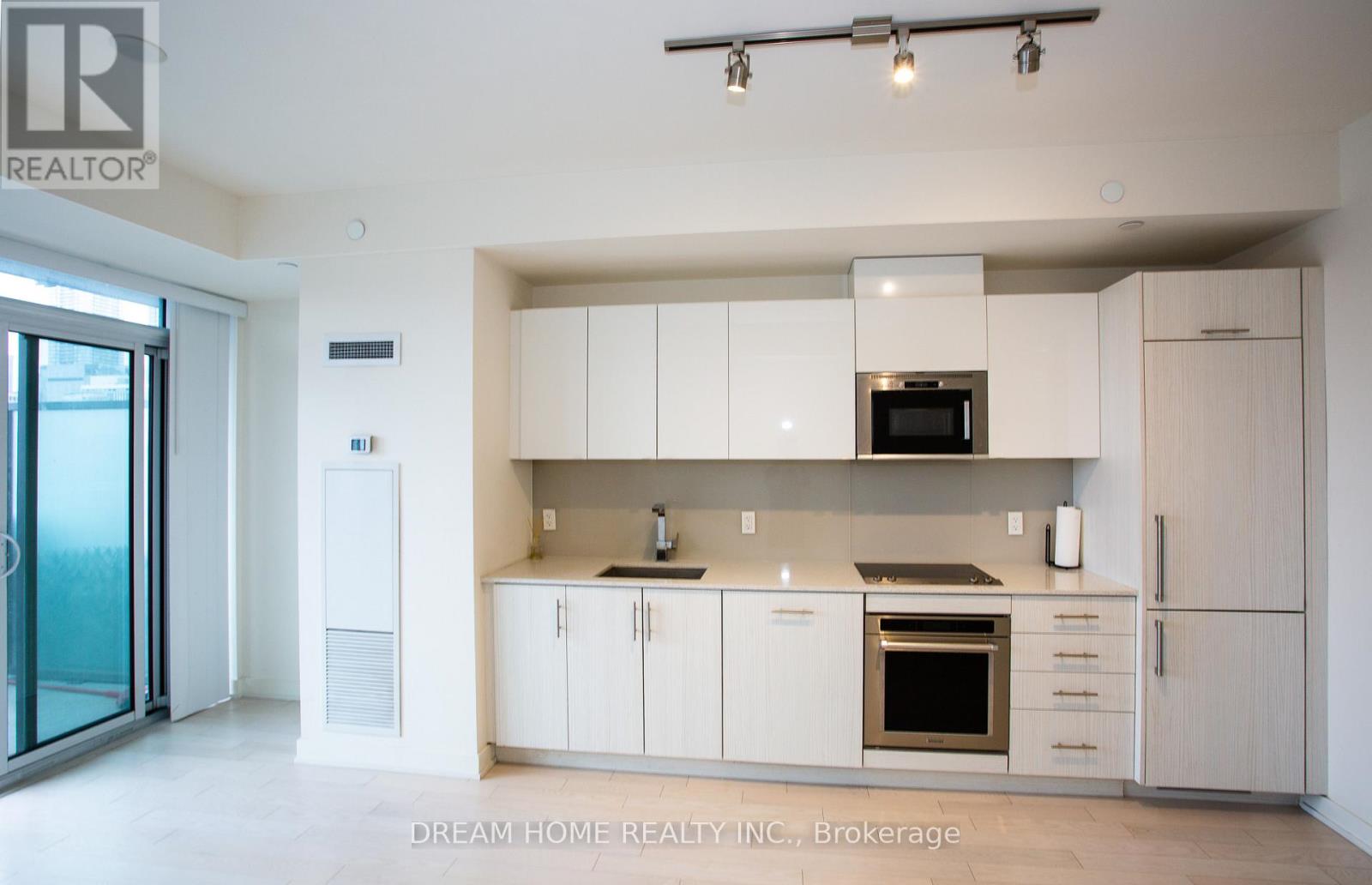 816 - 330 Richmond Street W, Toronto, Ontario  M5V 1X2 - Photo 8 - C12992228