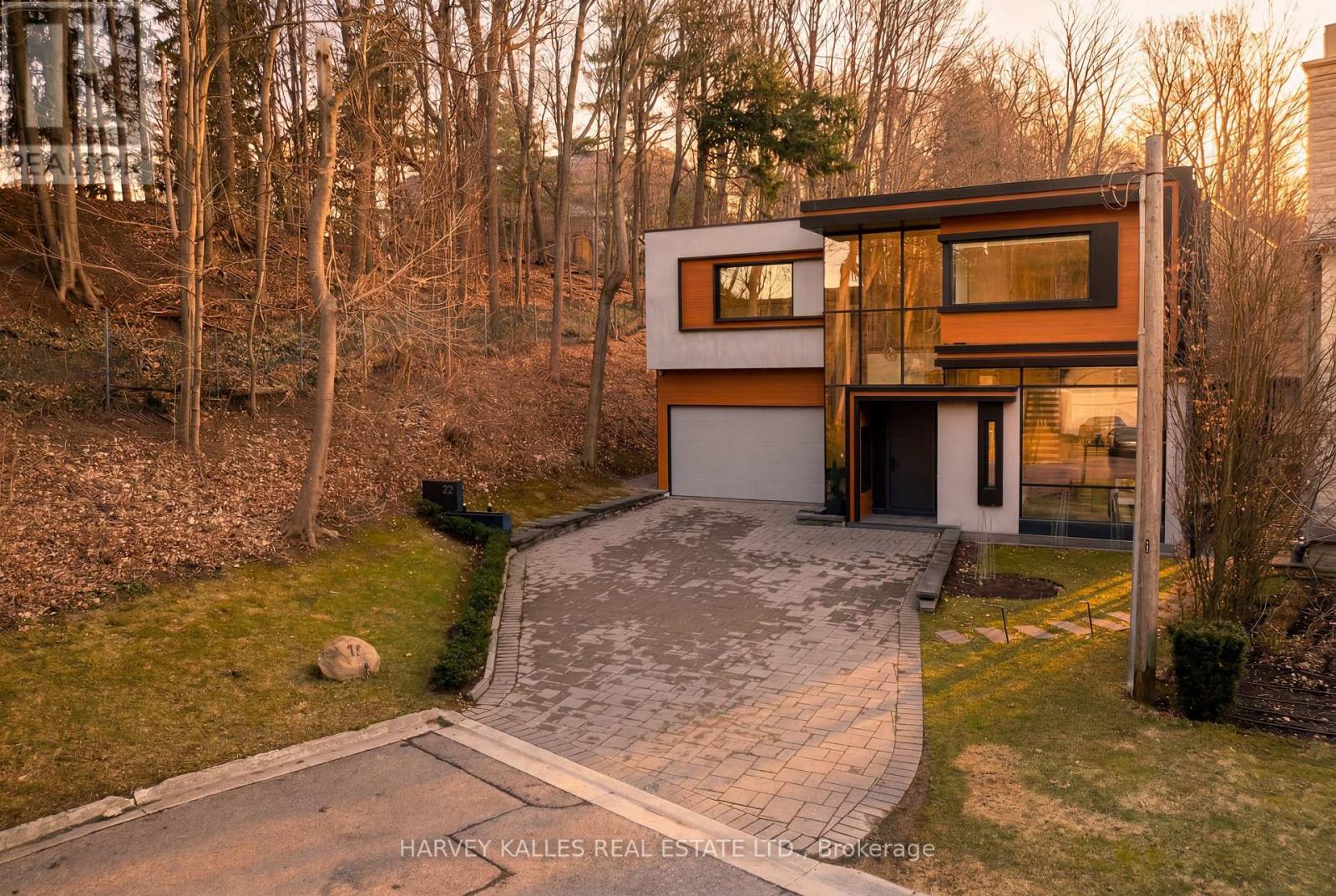 12 Winton Road, Toronto, Ontario  M4N 3E3 - Photo 2 - C12992250