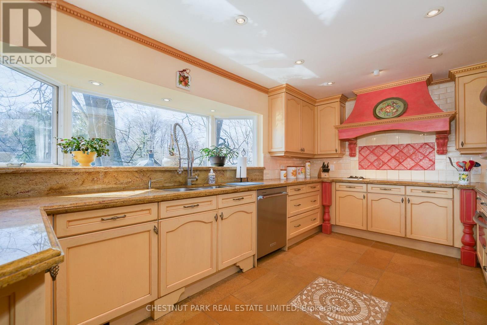 56 Poplar Plains Road, Toronto, Ontario  M4V 2M8 - Photo 15 - C12992276