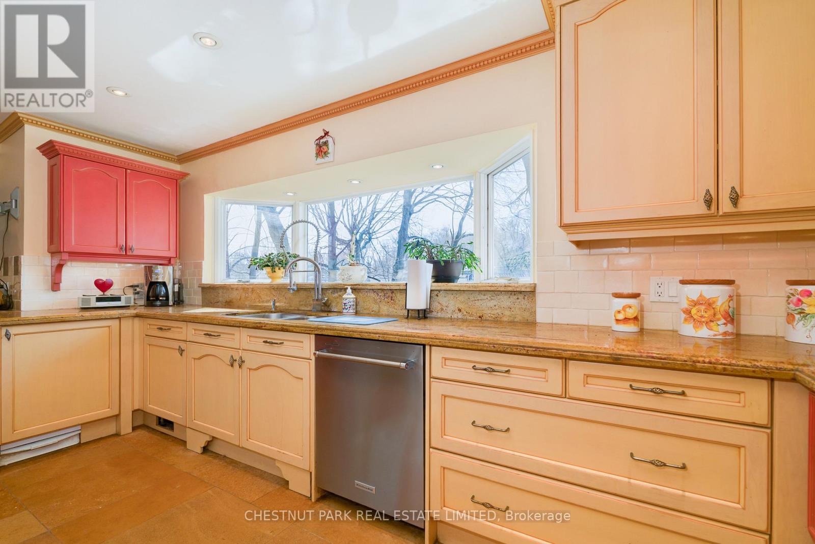 56 Poplar Plains Road, Toronto, Ontario  M4V 2M8 - Photo 16 - C12992276