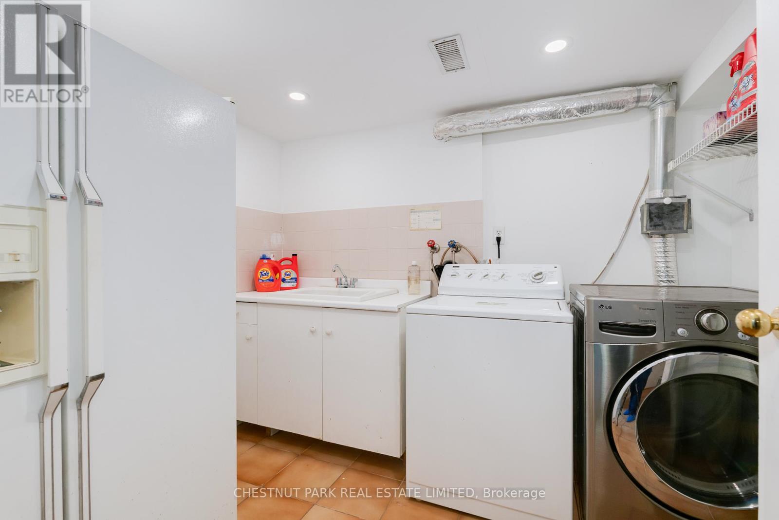 56 Poplar Plains Road, Toronto, Ontario  M4V 2M8 - Photo 37 - C12992276