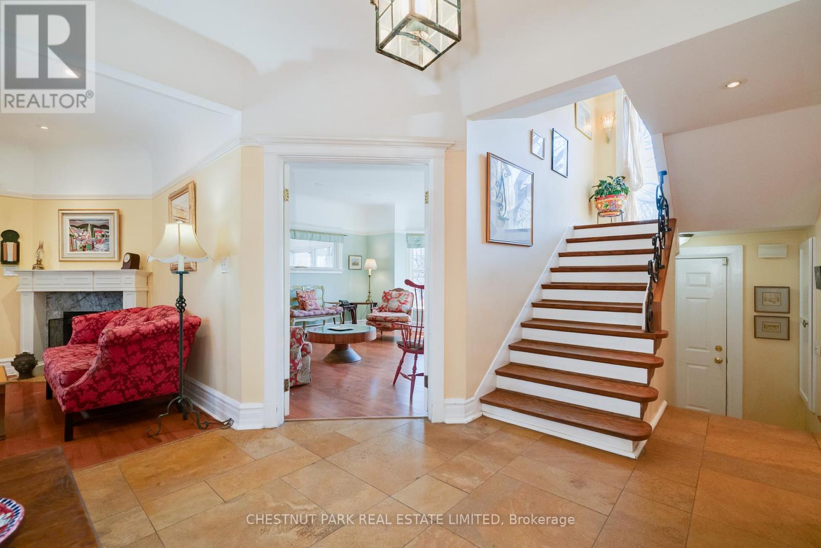 56 Poplar Plains Road, Toronto, Ontario  M4V 2M8 - Photo 4 - C12992276