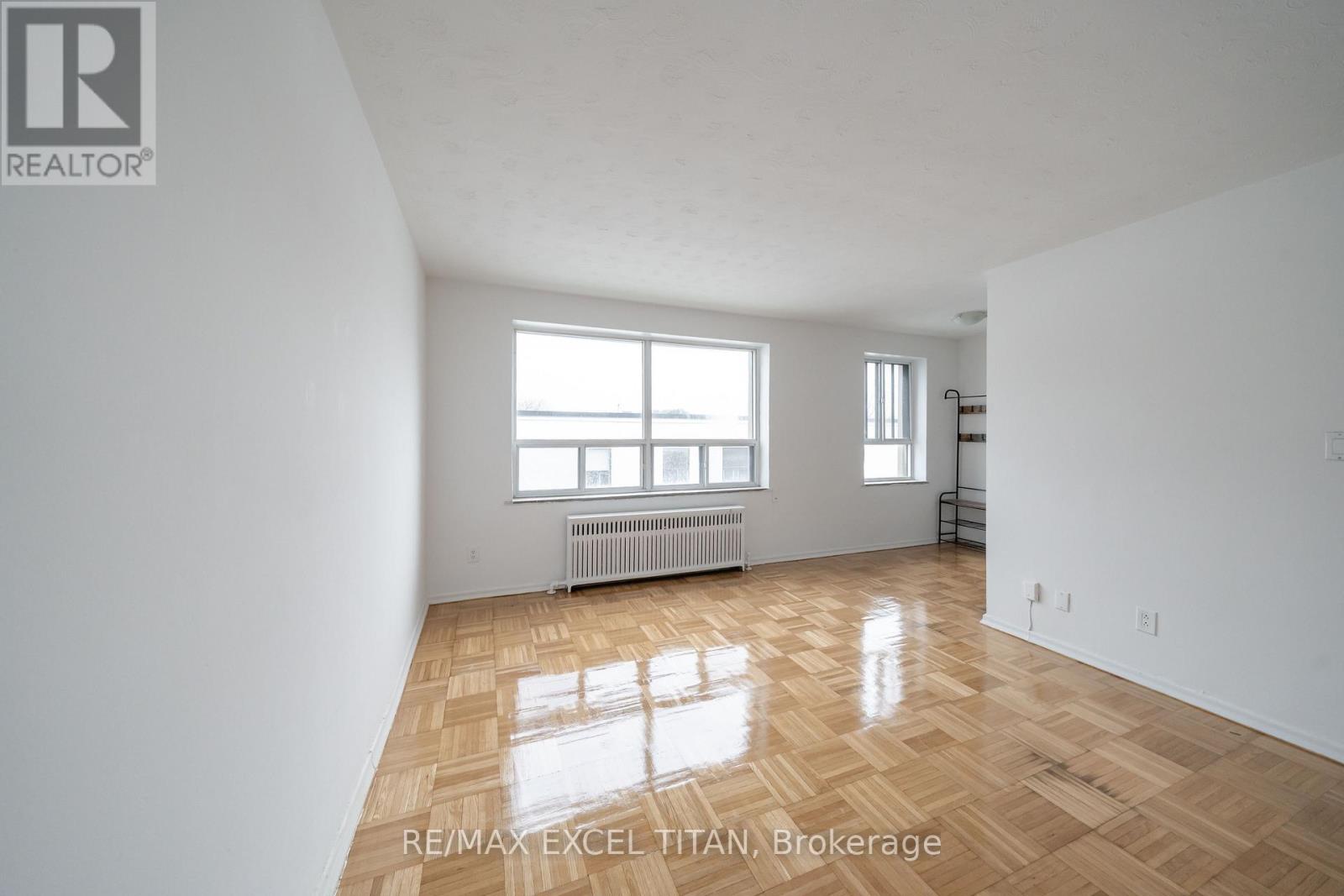 9 - 156 KINGSTON ROAD, Toronto, Ontario