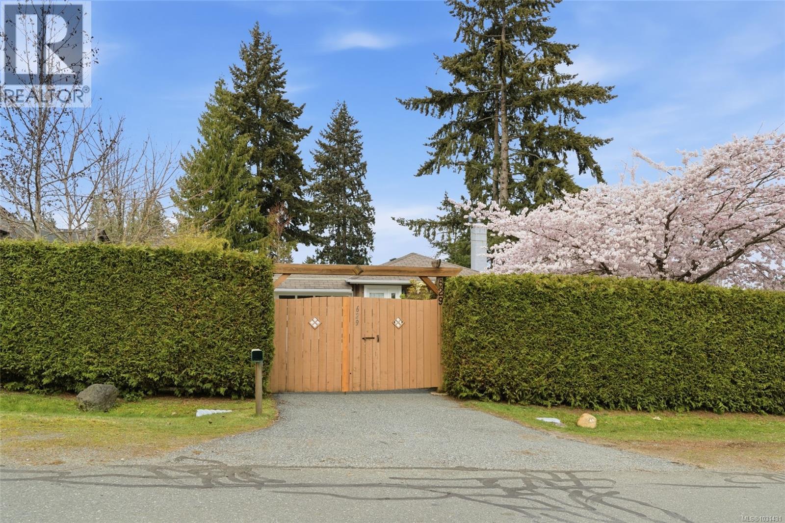 629 Jones St, Qualicum Beach, British Columbia  V9K 1H2 - Photo 11 - 1031431