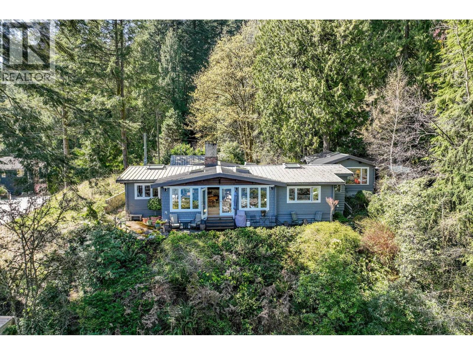5457 Indian River Drive, North Vancouver, British Columbia  V7G 2T7 - Photo 3 - R3109975