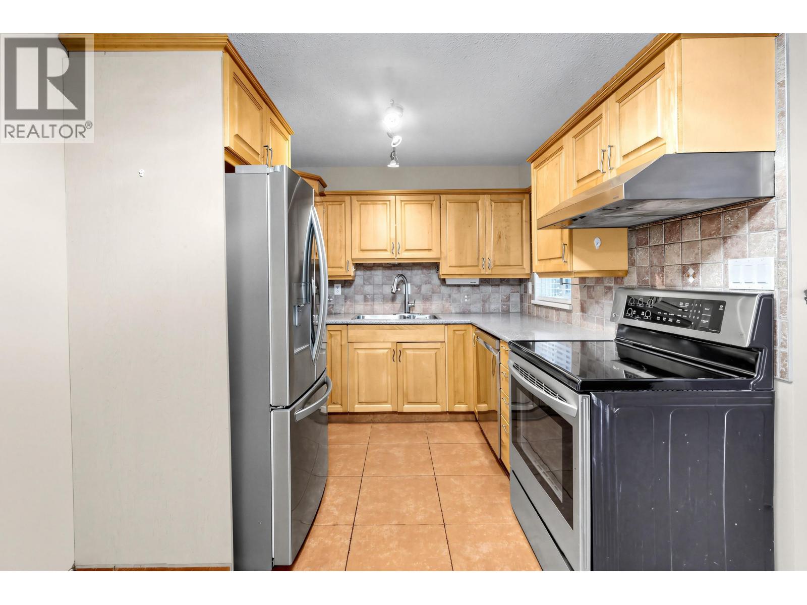 982 Howie Avenue, Coquitlam, British Columbia  V3J 1T3 - Photo 6 - R3107266