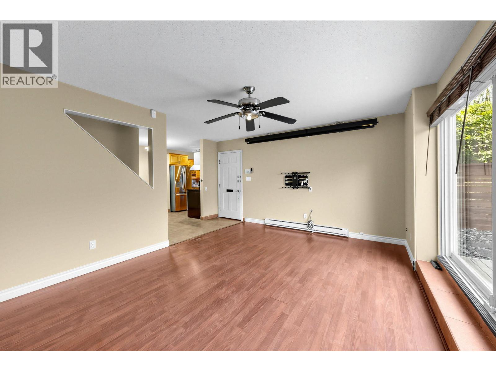 982 Howie Avenue, Coquitlam, British Columbia  V3J 1T3 - Photo 3 - R3107266