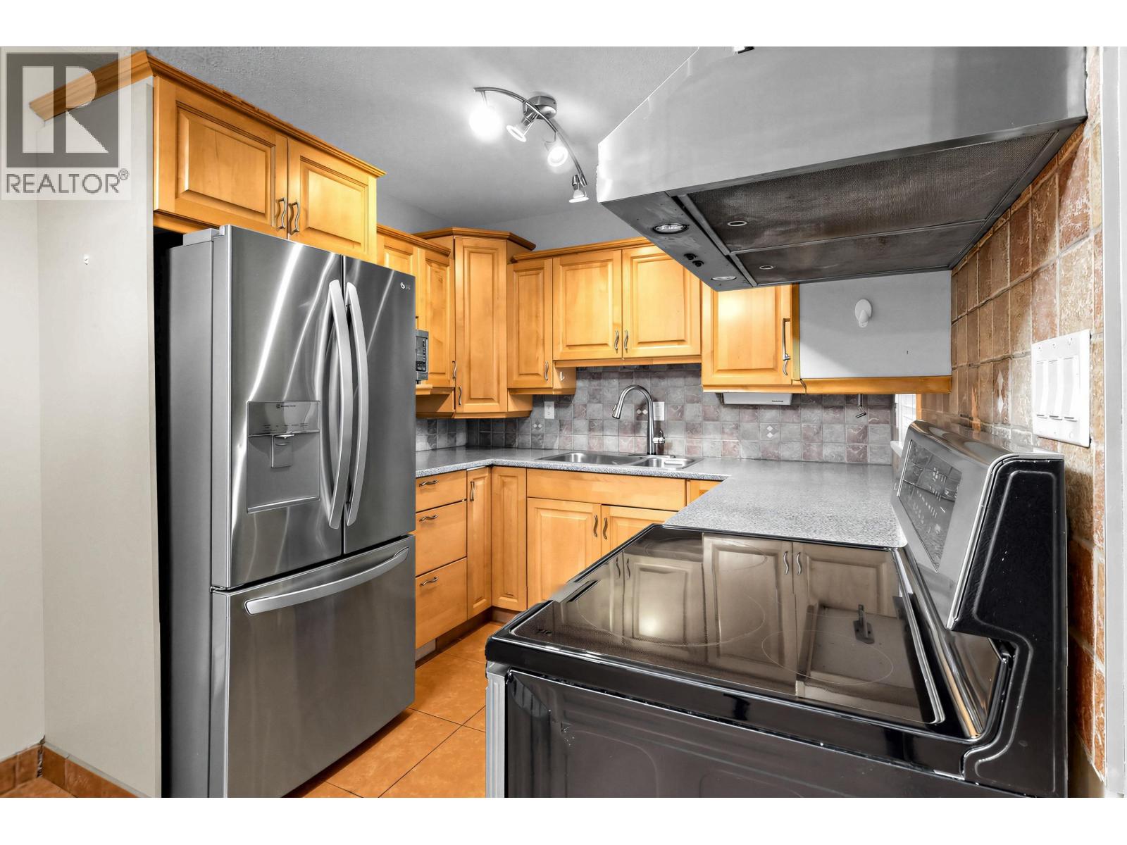 982 Howie Avenue, Coquitlam, British Columbia  V3J 1T3 - Photo 7 - R3107266