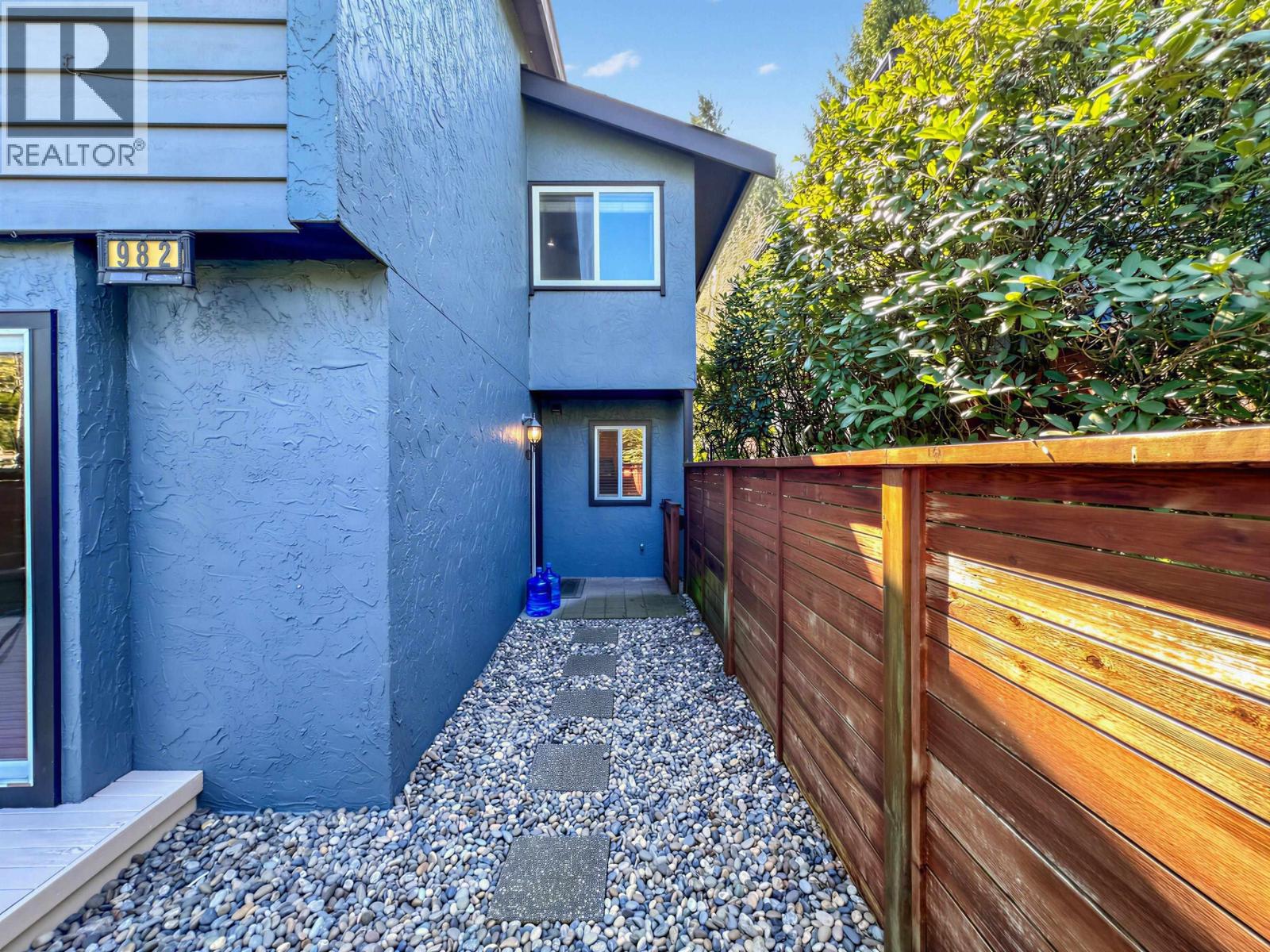 982 Howie Avenue, Coquitlam, British Columbia  V3J 1T3 - Photo 14 - R3107266