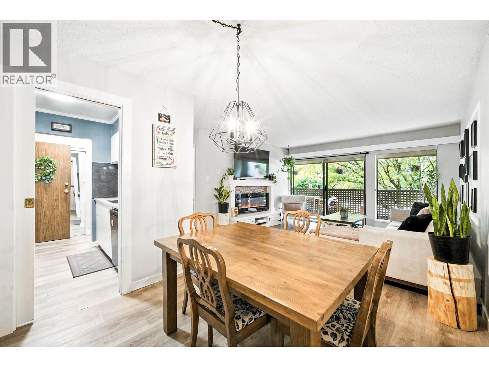 212 1955 Woodway Place, Burnaby, British Columbia  V5B 4S5 - Photo 10 - R3109080