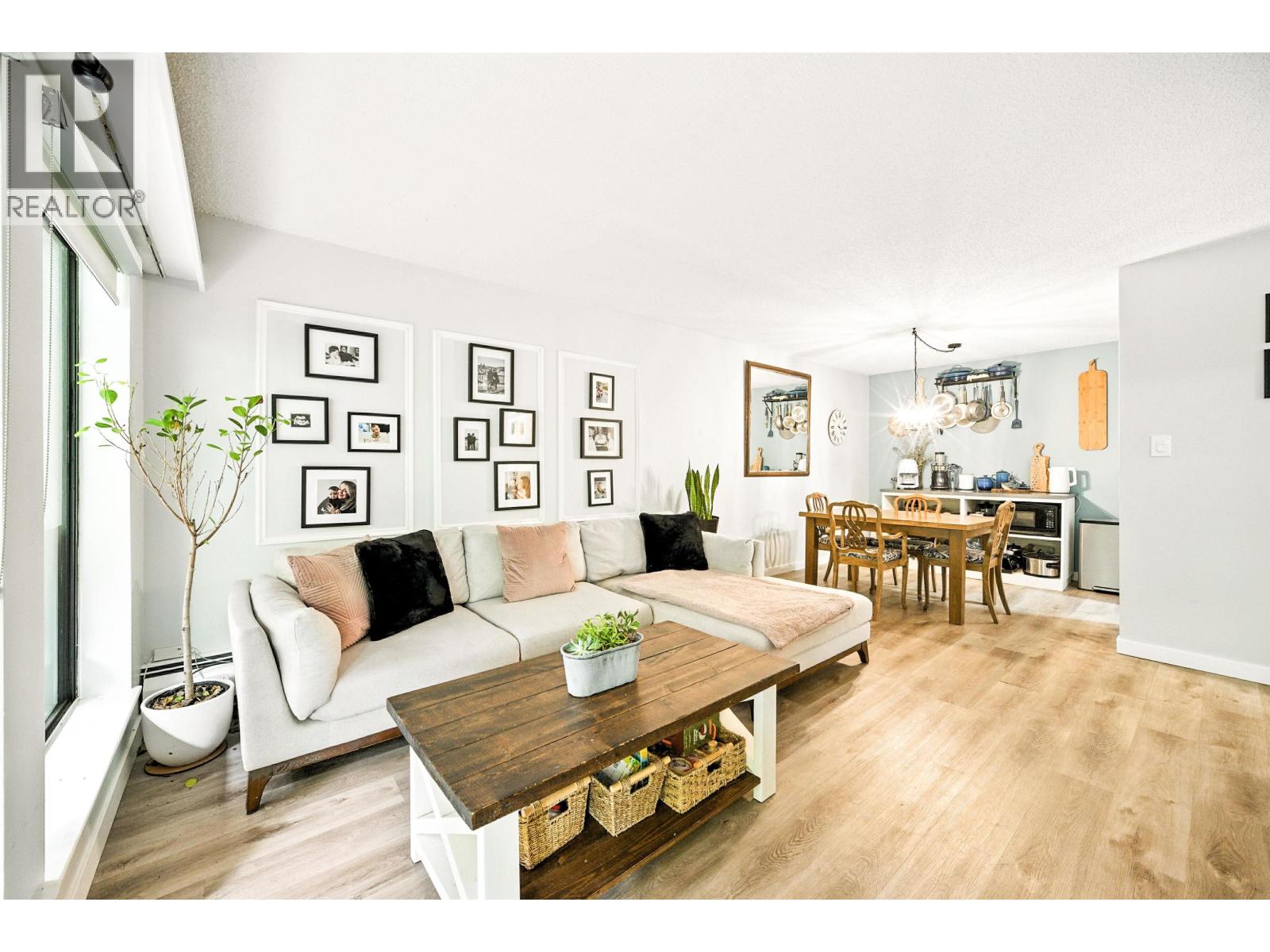 212 1955 Woodway Place, Burnaby, British Columbia  V5B 4S5 - Photo 4 - R3109080