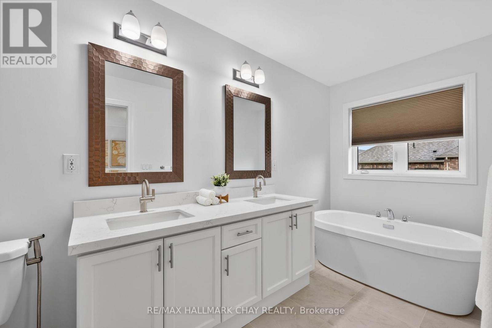 81 Alvin Pegg Drive, East Gwillimbury, Ontario  L9R 0R6 - Photo 17 - N12992258