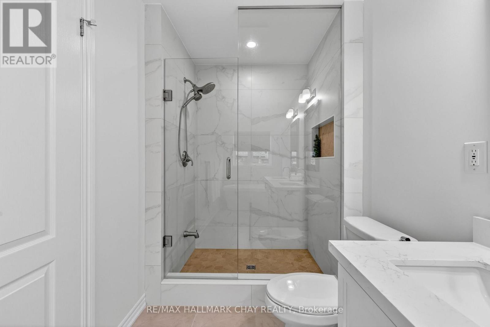 81 Alvin Pegg Drive, East Gwillimbury, Ontario  L9R 0R6 - Photo 18 - N12992258