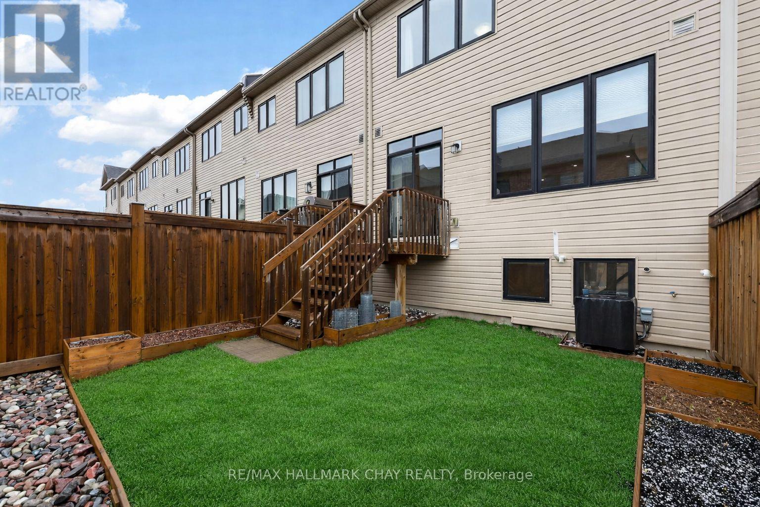 81 Alvin Pegg Drive, East Gwillimbury, Ontario  L9R 0R6 - Photo 2 - N12992258