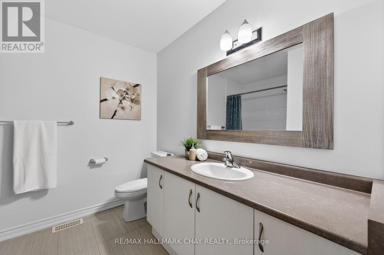 81 Alvin Pegg Drive, East Gwillimbury, Ontario  L9R 0R6 - Photo 21 - N12992258