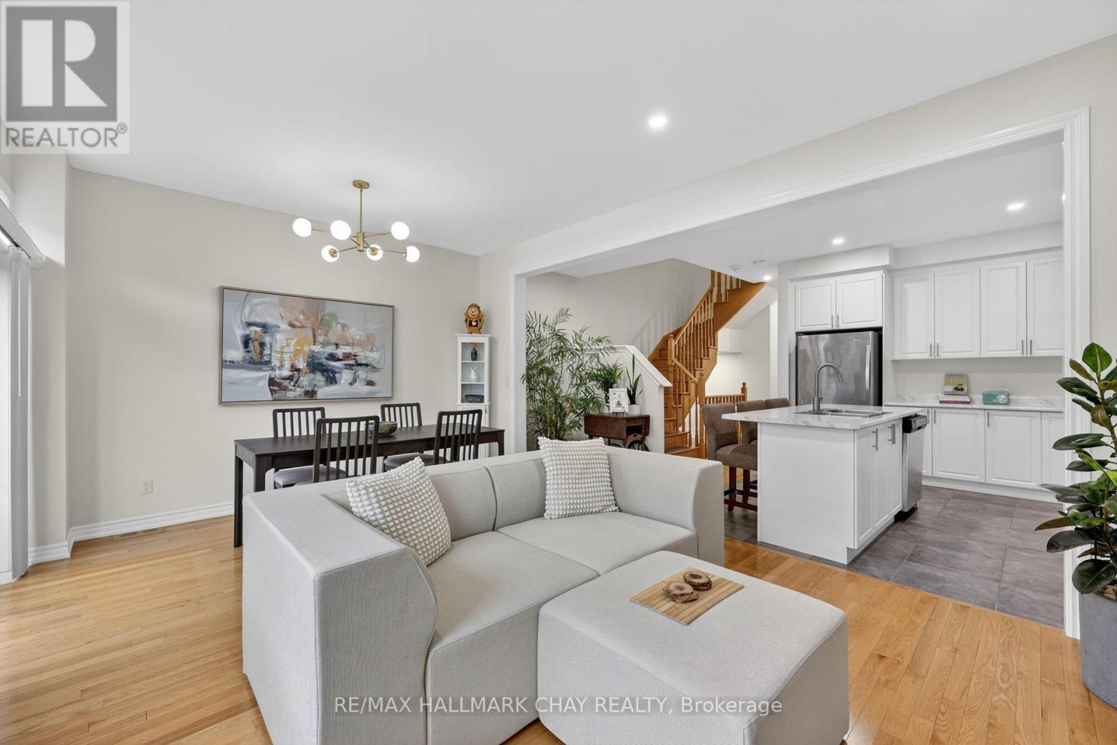 81 Alvin Pegg Drive, East Gwillimbury, Ontario  L9R 0R6 - Photo 6 - N12992258