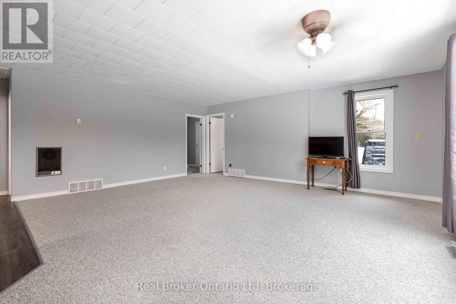 16 Twin River Drive N, South Bruce Peninsula, Ontario  N0H 2T0 - Photo 8 - X12927748