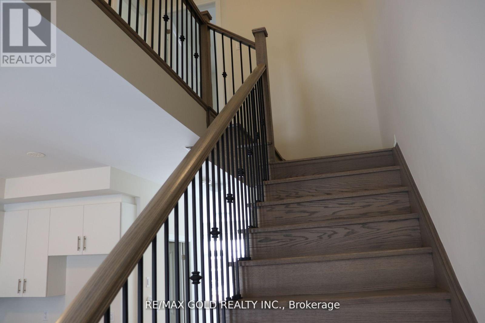 29 Cherry Hill Lane, Barrie (Painswick South), Ontario  L9J 0M7 - Photo 5 - S12992244