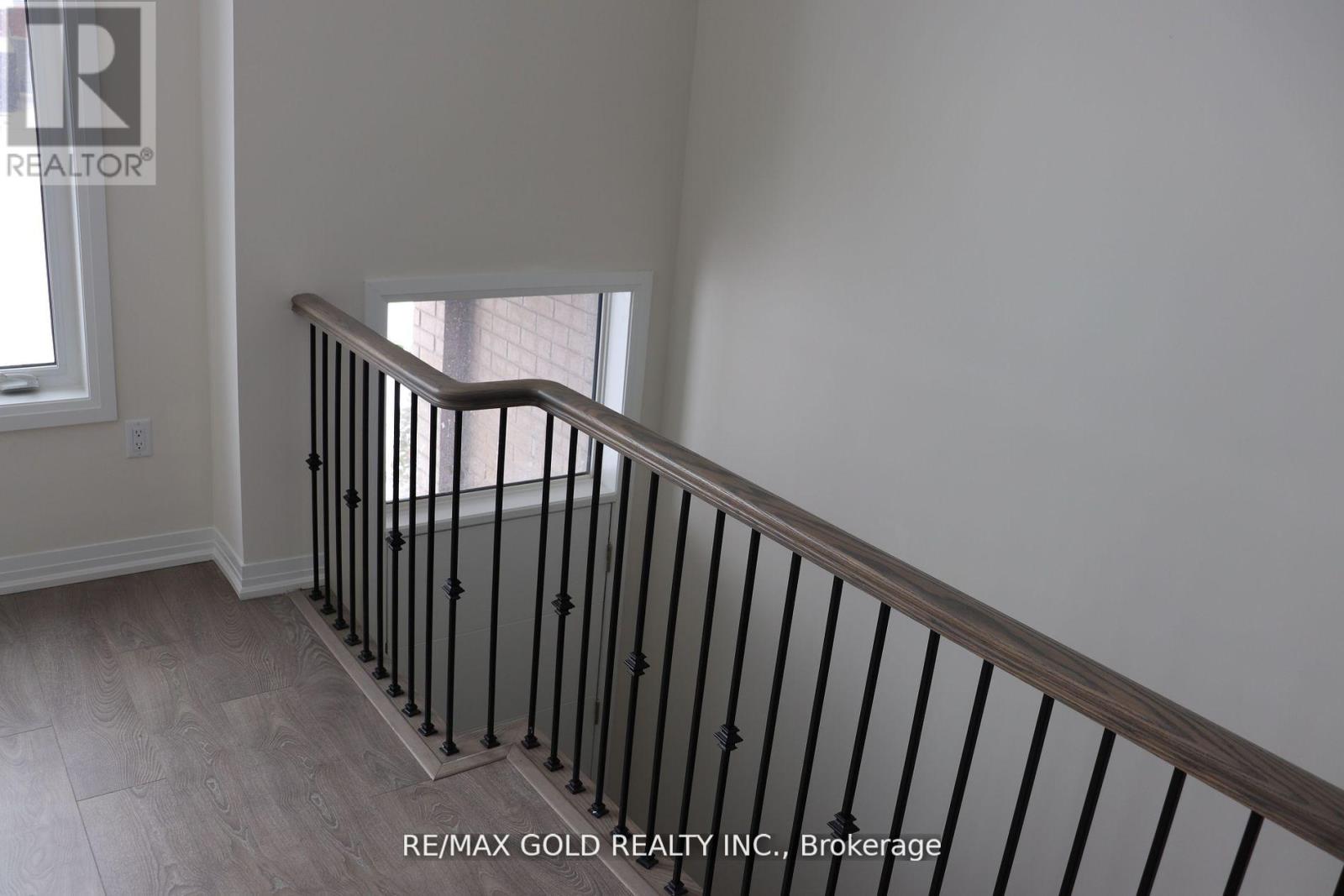 29 Cherry Hill Lane, Barrie (Painswick South), Ontario  L9J 0M7 - Photo 7 - S12992244