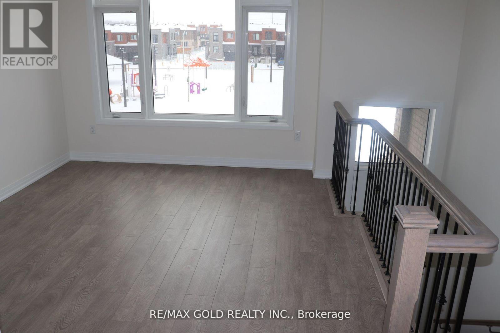 29 Cherry Hill Lane, Barrie (Painswick South), Ontario  L9J 0M7 - Photo 9 - S12992244