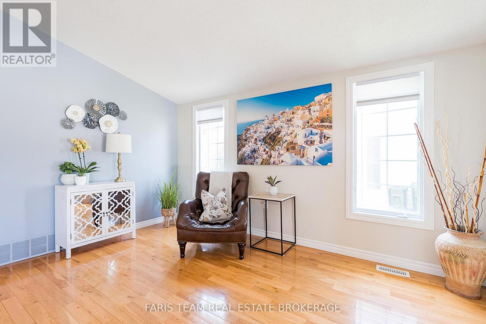 61 Pennsylvania Avenue, Wasaga Beach, Ontario  L9Z 3A8 - Photo 11 - S12992284