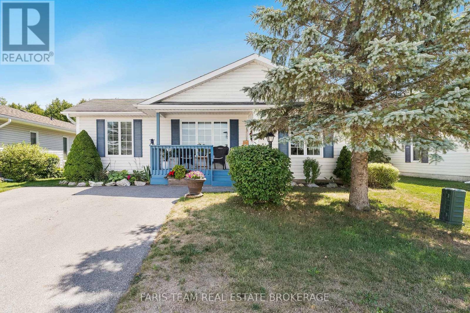 61 Pennsylvania Avenue, Wasaga Beach, Ontario  L9Z 3A8 - Photo 2 - S12992284