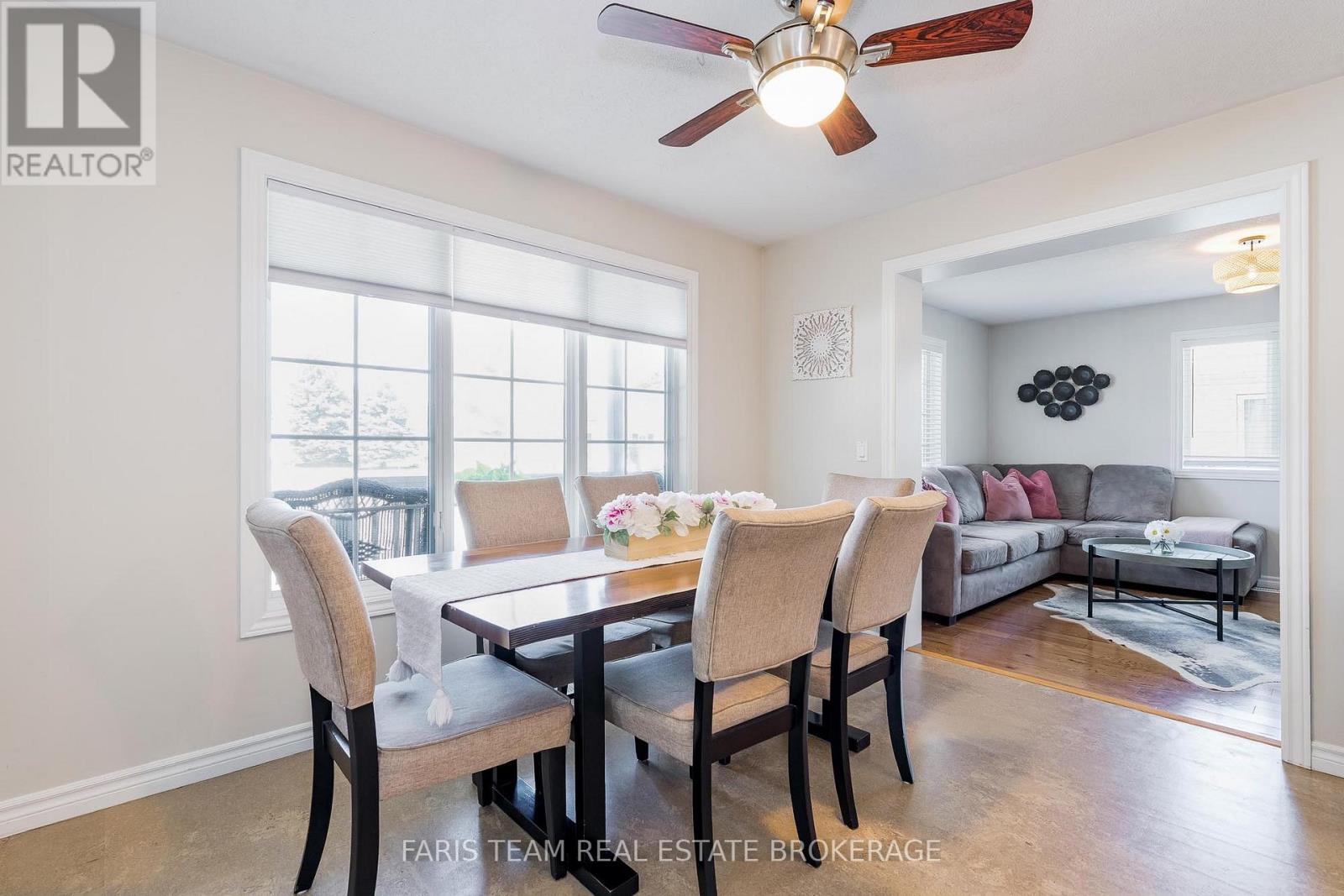 61 Pennsylvania Avenue, Wasaga Beach, Ontario  L9Z 3A8 - Photo 8 - S12992284