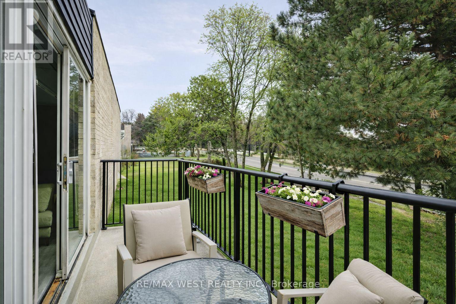 25 Proudbank Millway, Toronto, Ontario  M2L 1P3 - Photo 9 - C12948066