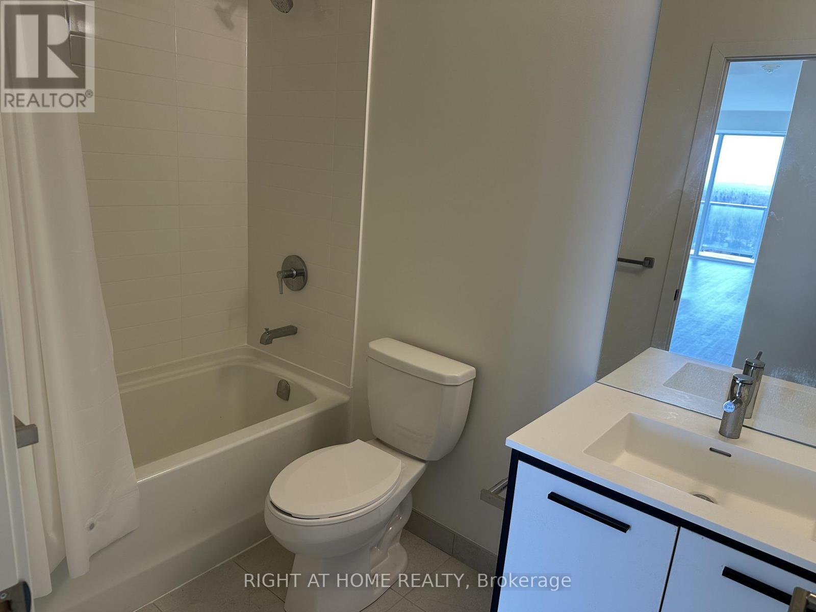 1404 - 185 Deerfield Road, Newmarket, Ontario  L3Y 0G7 - Photo 17 - N12965480