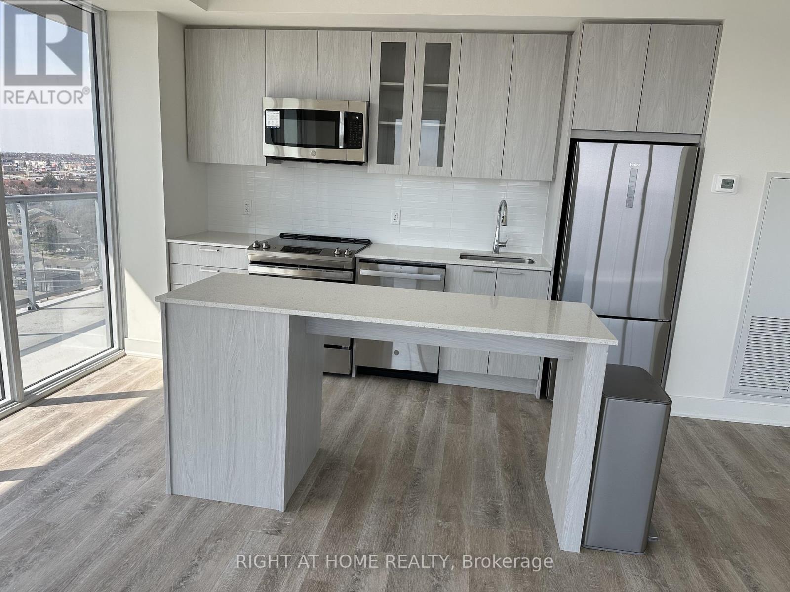 1404 - 185 Deerfield Road, Newmarket, Ontario  L3Y 0G7 - Photo 26 - N12965480