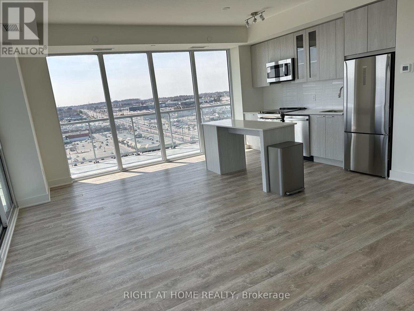 1404 - 185 Deerfield Road, Newmarket, Ontario  L3Y 0G7 - Photo 24 - N12965480