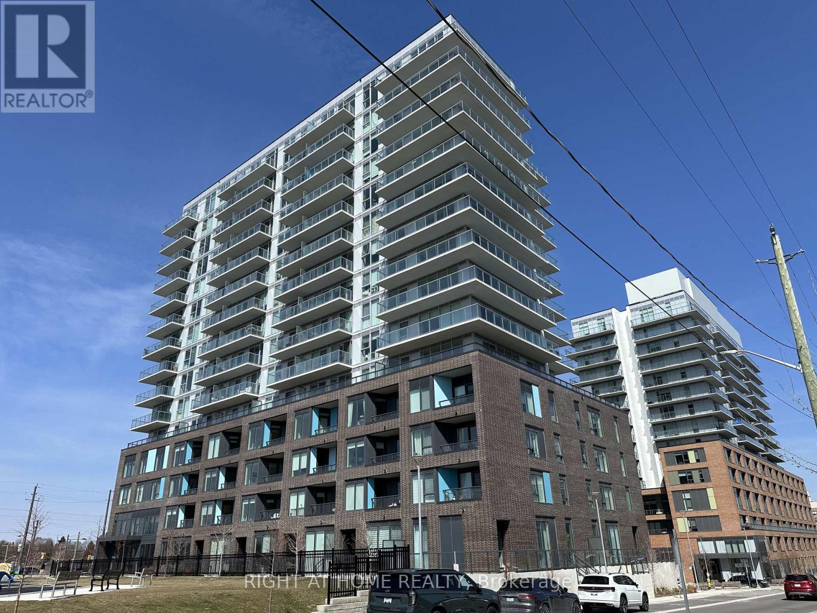 1404 - 185 Deerfield Road, Newmarket, Ontario  L3Y 0G7 - Photo 3 - N12965480