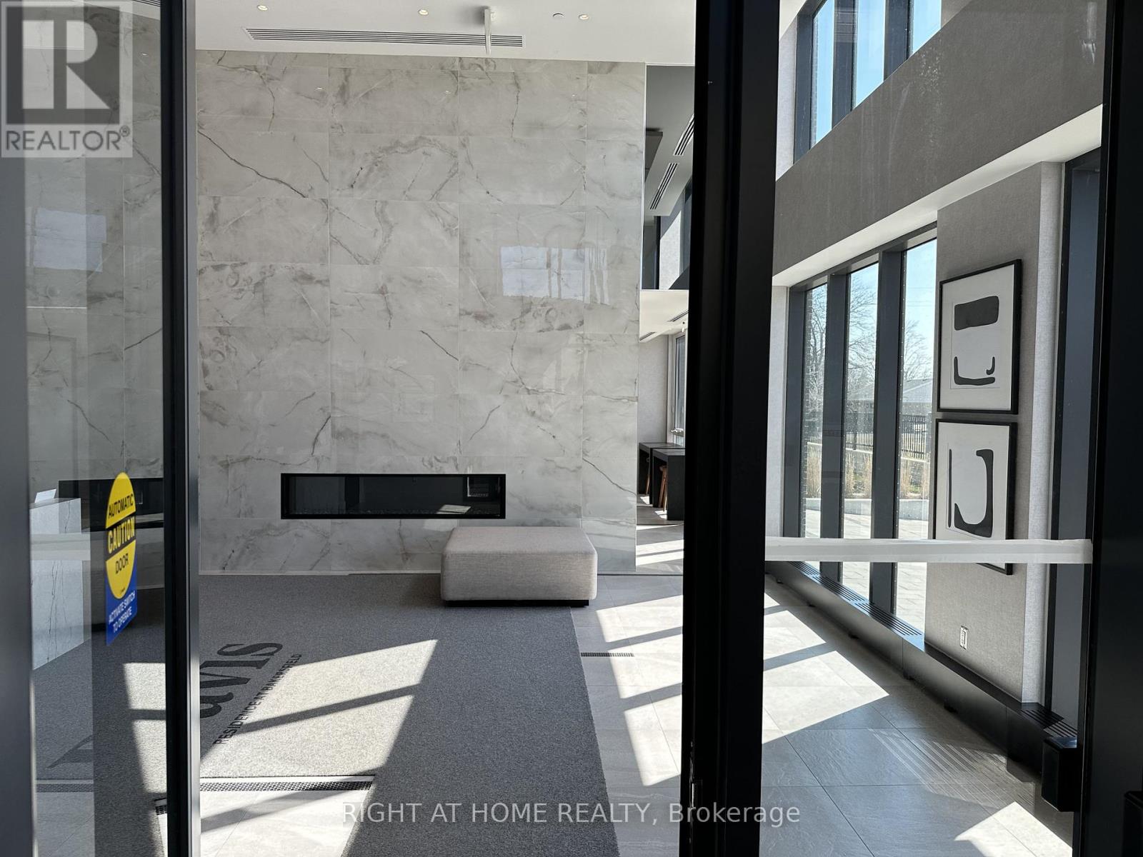 1404 - 185 Deerfield Road, Newmarket, Ontario  L3Y 0G7 - Photo 6 - N12965480