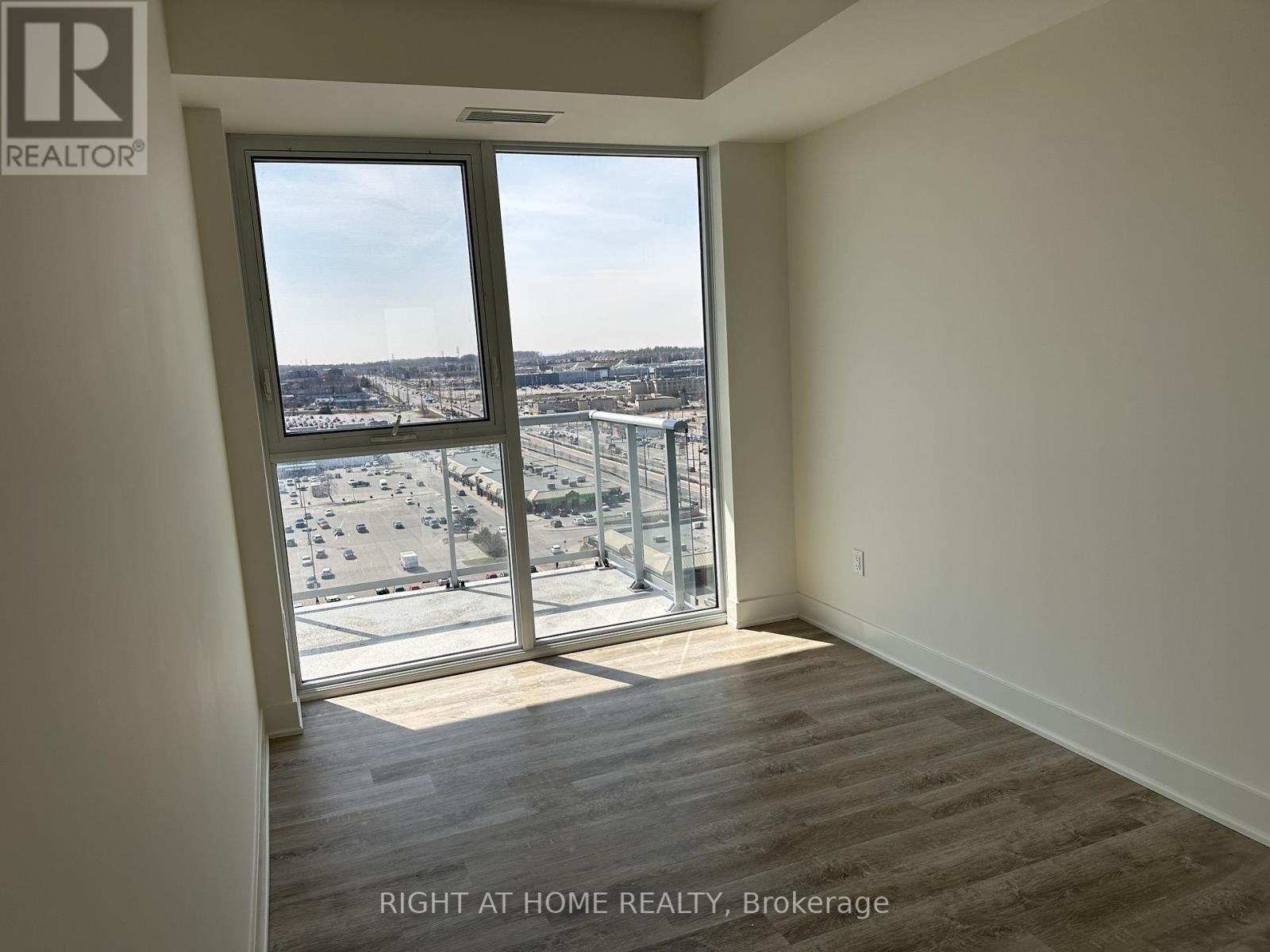 1404 - 185 Deerfield Road, Newmarket, Ontario  L3Y 0G7 - Photo 18 - N12965480